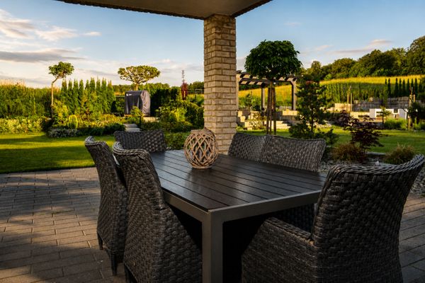 möblierte Terrasse