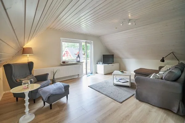 Wohnzimmer  Ferienwohnung „Ankerplatz“ am Wittensee – ruhig, nordisch, familienfreundlich mit Spielscheune