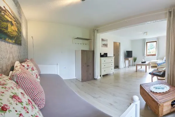 Schlafzimmer  Ferienwohnung „Waterkant“ am Wittensee – viel Platz, Garten und Spielscheune