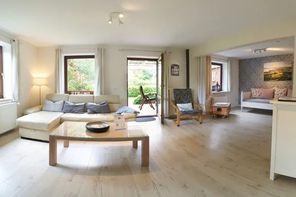 Wohnzimmer  Ferienwohnung „Waterkant“ am Wittensee – viel Platz, Garten und Spielscheune
