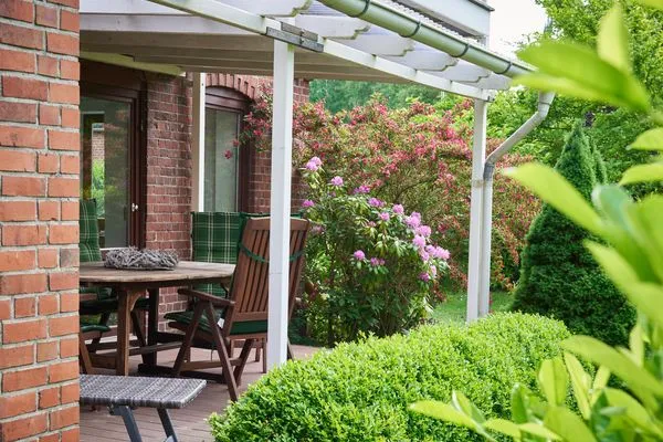 Terrasse  Ferienwohnung „Waterkant“ am Wittensee – viel Platz, Garten und Spielscheune