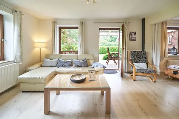 Wohnzimmer  Ferienwohnung „Waterkant“ am Wittensee – viel Platz, Garten und Spielscheune