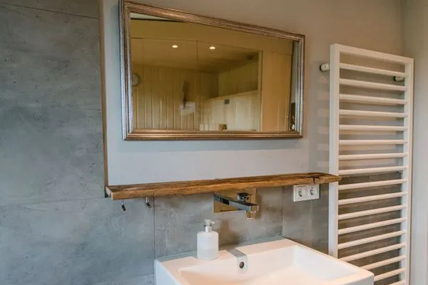 Badezimmer im EG mit Fußboden- und Wandheizung  Ferienhaus Friedrich 15