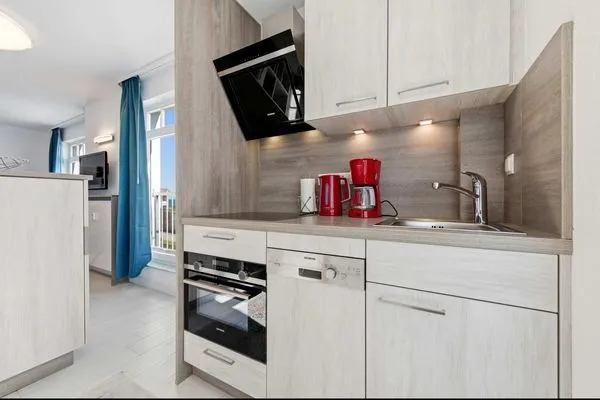 Küche / Küchenzeile  Ferienwohnung Küstenkind direkt am Strand, modern eingerichtet mit Meerblick