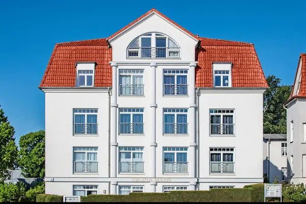 Fassade / Eingang  Ferienwohnung Küstenkind direkt am Strand, modern eingerichtet mit Meerblick