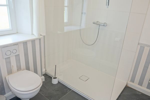  Reetdachhaus Dünenwarft Tönning - Dusche ebenerdig