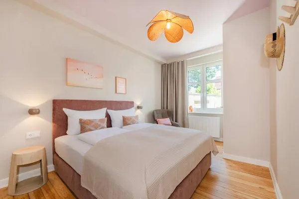 Schlafzimmer  Ferienwohnung Sonnenland mit 2 Bädern, modern eingerichtet & nur 300 Meter zum Strand