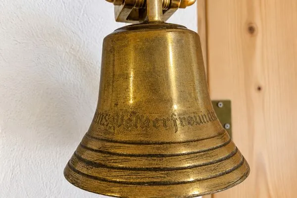 Alte originale Schiffsglocke  Sierksdorfer Kajüte 36