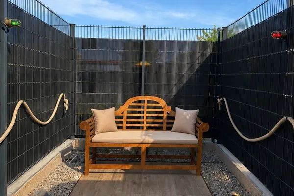 Kleine Terrasse mit Sitzgelegenheit  Sierksdorfer Kajüte 36