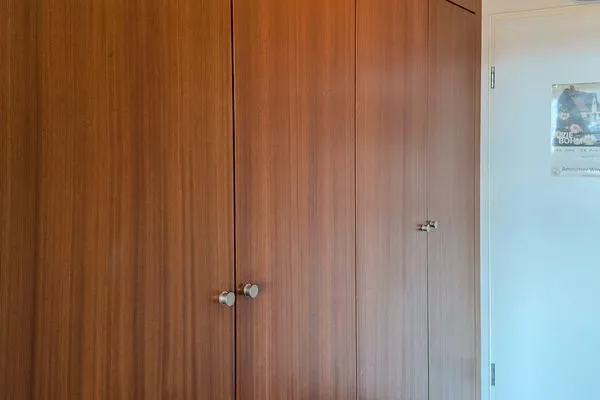 Flur mit Kleiderschrank Haus Nordenlicht Ferienwohnung „Holm"