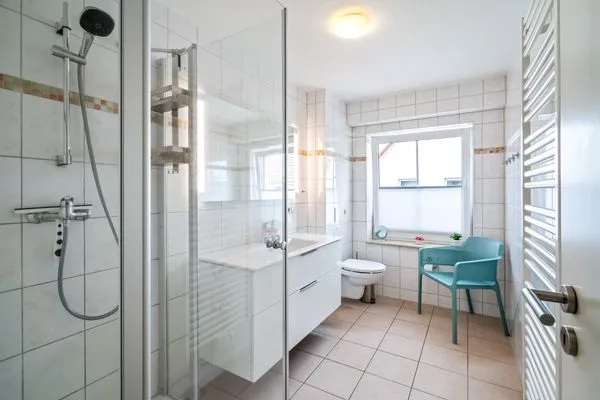 Ferienwohnung MüritzAusblick Waren (Müritz) - Badezimmer mit Dusche  MüritzAusblick