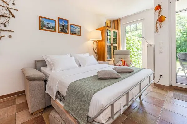 Schlafzimmer  Ferienwohnung Seelenhafen mit Terrasse und nur 400 m zum Strand