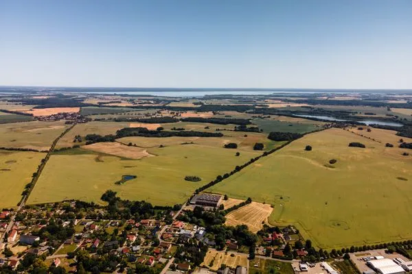 Ferienhaus VierSeen Walow - Drohnenaufnahme der Umgebung  VierSeen