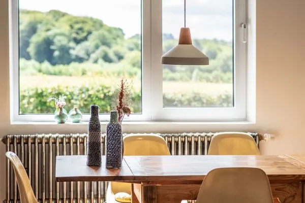 Essbereich mit Blick in den großen Garten  Ferienhaus Friedrich 15