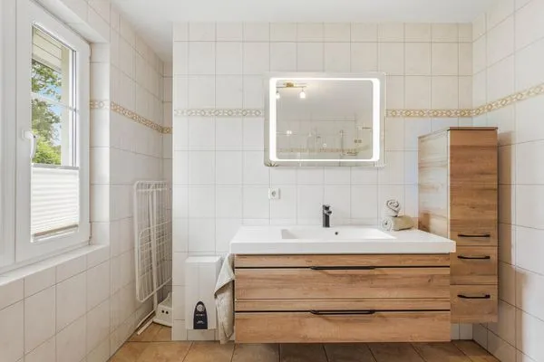 Badezimmer mit Dusche  Haus Sabine - EG