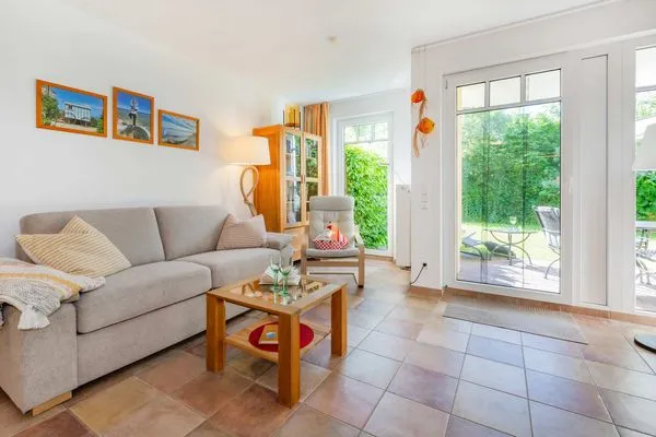 Wohnzimmer  Ferienwohnung Seelenhafen mit Terrasse und nur 400 m zum Strand