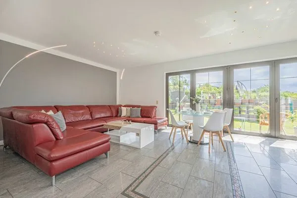 Wohnzimmer  Ferienhaus Sonnendeck mit Sauna, Kamin & Terrasse für 12 Personen