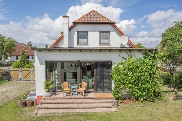 Fassade / Eingang  Ferienhaus Sonnendeck mit Sauna, Kamin & Terrasse für 12 Personen