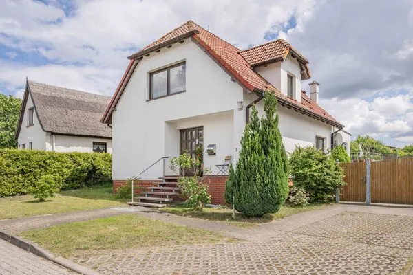 Fassade / Eingang  Ferienhaus Sonnendeck mit Sauna, Kamin & Terrasse für 12 Personen