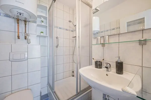 Badezimmer  Ferienwohnung Inselnest mit Terrasse & Strandkorb - nur 500 Meter bis zum Strand
