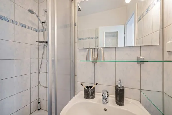 Badezimmer  Ferienwohnung Inselnest mit Terrasse & Strandkorb - nur 500 Meter bis zum Strand