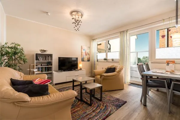 Ferienwohnung Müritzrast Waren (Müritz) - Wohnzimmer mit Blick auf die Binnenmüritz  Müritzrast