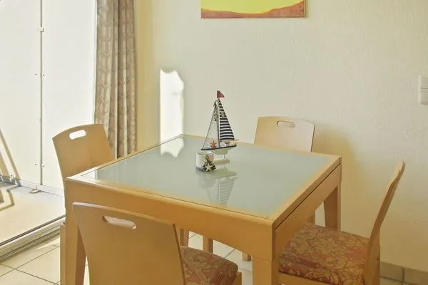 Esstisch mit Bestuhlung Residenz am Strand Schöne Zeit - Wohnung 6-81