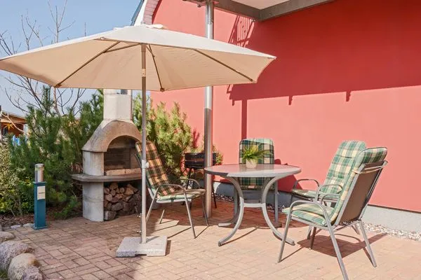 Terrasse  Ferienwohnung Thurbruch mit Sonnenterrasse, ruhig gelegen und perfekt für 4 Personen.