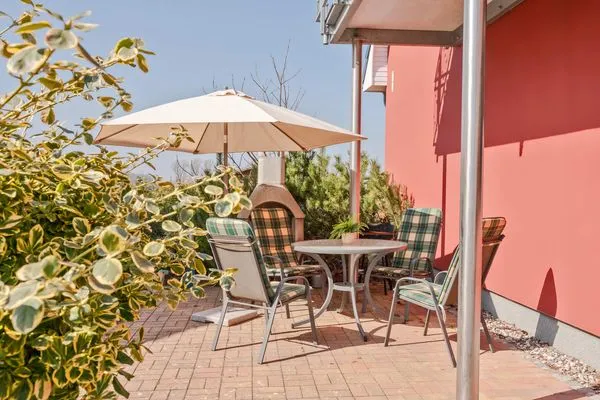 Terrasse  Ferienwohnung Thurbruch mit Sonnenterrasse, ruhig gelegen und perfekt für 4 Personen.