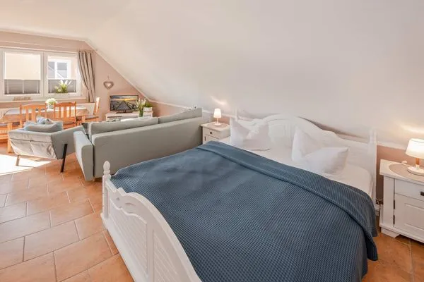 Schlafzimmer  Ferienwohnung Thurbruch mit Sonnenterrasse, ruhig gelegen und perfekt für 4 Personen.