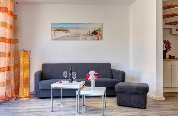 Wohnzimmer  Ferienhaus Ostseeparadies mit 2 Bädern und Terrasse - der Strand ist nur 800 Meter entfernt