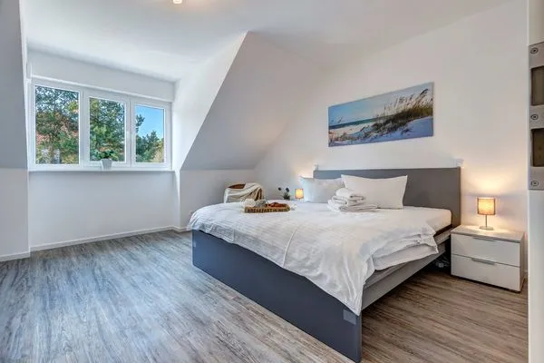 Schlafzimmer  Ferienhaus Ostseeparadies mit 2 Bädern und Terrasse - der Strand ist nur 800 Meter entfernt