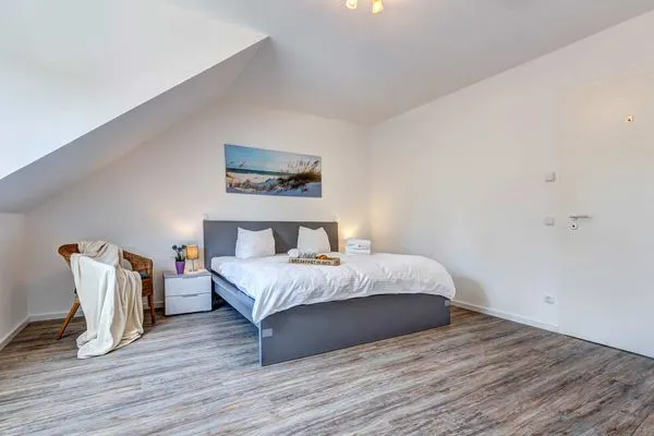 Schlafzimmer  Ferienhaus Ostseeparadies mit 2 Bädern und Terrasse - der Strand ist nur 800 Meter entfernt