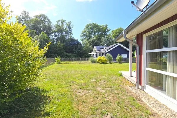 Garten  Ferienhaus "Kiek Ut" im Ferienpark Holm an der Ostsee