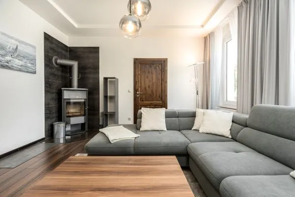 Ferienwohnung Kleines Meer Wohnzimmer mit Blick auf den Ofen  Kleines Meer