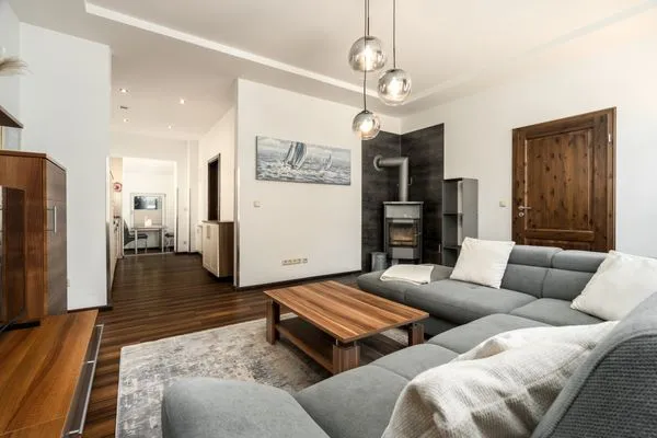 Ferienwohnung Kleines Meer Wohnzimmer mit Blick auf den Ofen  Kleines Meer