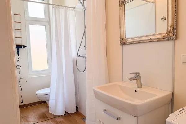 Badezimmer  Ferienwohnung LOTTTALEBEN 1