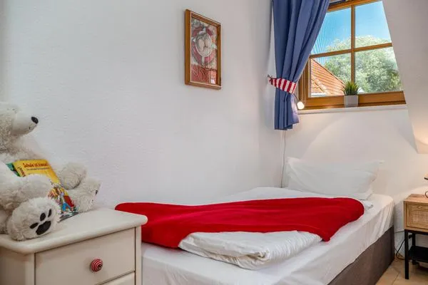 Schlafzimmer mit zwei Einzelbetten Ferienpark Freesenbruch Reihenhaus 6 - Delfin