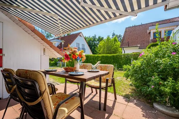 Große Terrasse Ferienpark Freesenbruch Reihenhaus 6 - Delfin