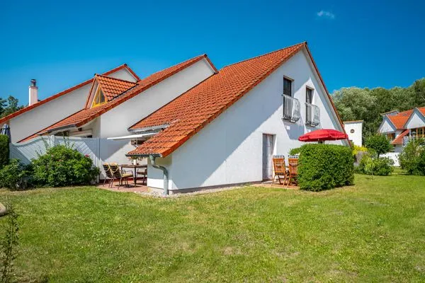 Gartenansicht Ferienpark Freesenbruch Reihenhaus 6 - Delfin