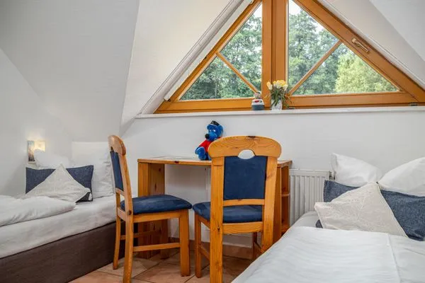 Schlafzimmer mit zwei Einzelbetten Ferienpark Freesenbruch Doppelhaushälfte 9a - Leuchtturm