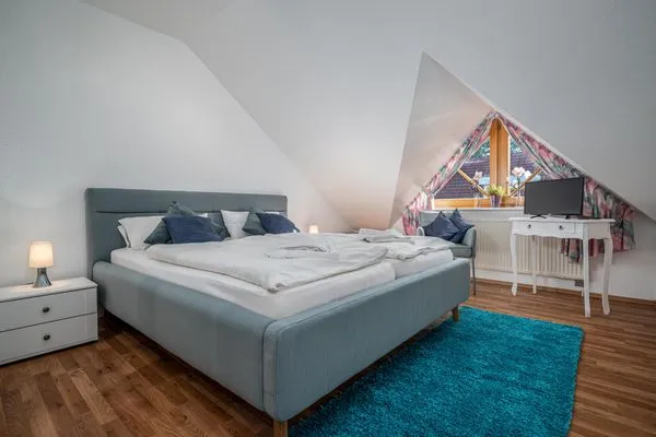 Schlafzimmer mit Doppelbett Ferienpark Freesenbruch Reihenhaus 5b - Seehund