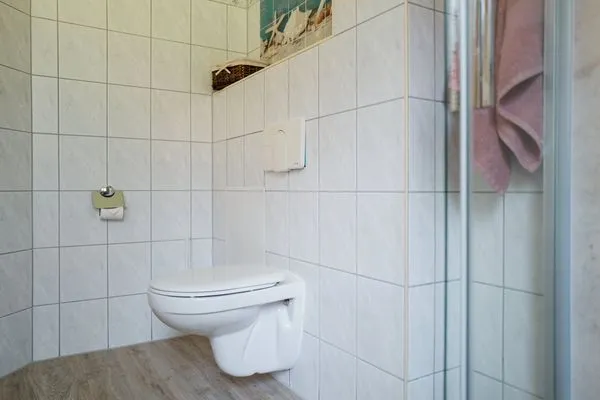 Bad mit Dusche und WC im EG Am Deich Am Deich Haus 26
