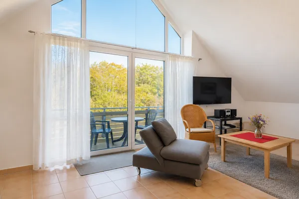Wohnbereich mit Blick zum Balkon Residenz am Strand Wohnung 1-16