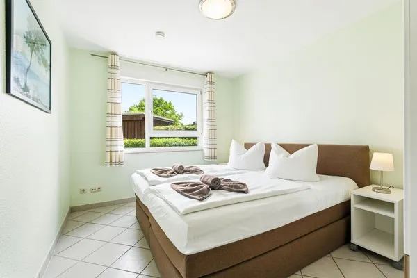 Schlafzimmer mit Doppelbett Residenz am Strand Wohnung 6-74