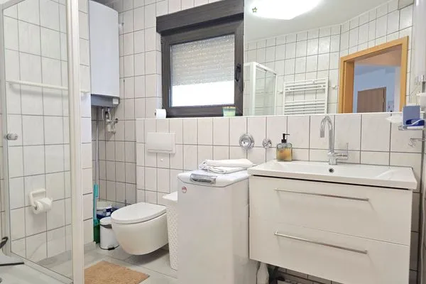 Badezimmer  FeWo Ostseeglück im Jasmund-Paradies mit Terrasse und haustierfreundlich