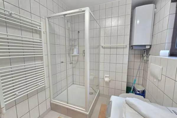 Badezimmer  FeWo Ostseeglück im Jasmund-Paradies mit Terrasse und haustierfreundlich