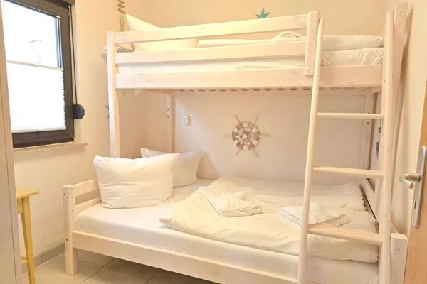 Schlafzimmer  FeWo Ostseeglück im Jasmund-Paradies mit Terrasse und haustierfreundlich