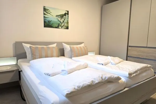 Schlafzimmer  FeWo Ostseeglück im Jasmund-Paradies mit Terrasse und haustierfreundlich