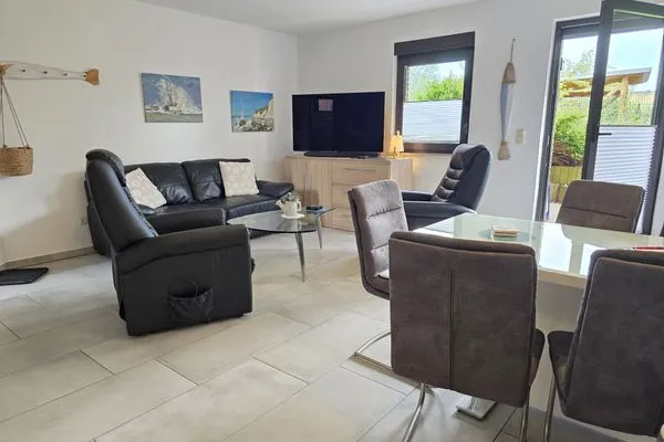 Wohnzimmer  FeWo Ostseeglück im Jasmund-Paradies mit Terrasse und haustierfreundlich